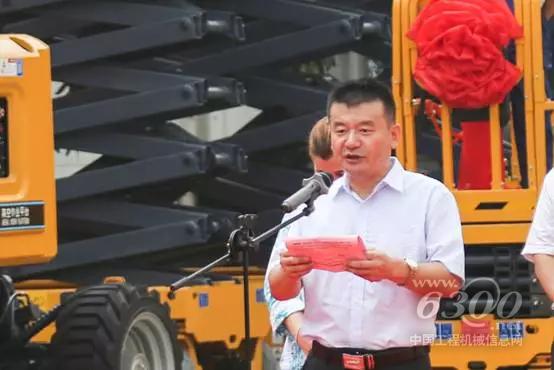 徐工消防总经理、党委书记李前进在交付仪式上讲话