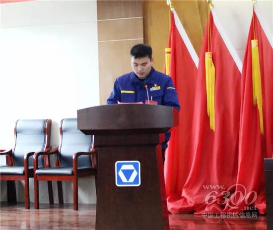 生产一线先进代表宋歌作交流发言