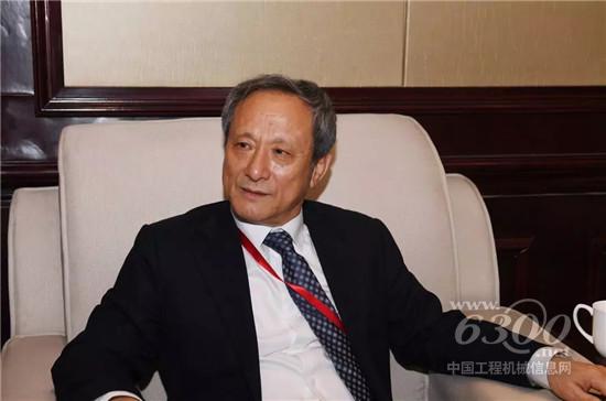 王民接受《新华日报》专访