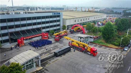 近日,徐工“两钻产品”批量交付厦门基建项目发车仪式在徐工隆重举行!此次批量发车的产品为桩工基础两大明星产品旋挖钻机、水平定向钻机,总价值8000余万元。