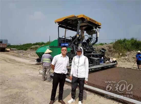 宁波,简称甬,首批沿海开放城市,长三角五大区域中心之一,省经济中心,现代化国际港口城市,国家历史文化名城,中国著名的院士之乡。宁波还是中国大运河南端出海口、“海上丝绸之路”东方始发港,宁波港被国际港航界权威杂志——英国《集装箱国际》评为“世界五佳港口”。宁波人聪明勤劳,虽然三面海,一面山,但这儿经济文化及其发达。这里的工程机械二手市场早在上世纪九十年代就开始发展,当时遍地是国外进来的二手工程机械。由于宁波市场经济进入较早,工程机械发达,山推道机产品进入当地有些缓慢。