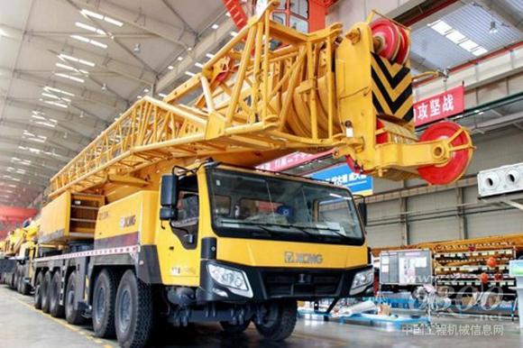 徐工起重机成品出厂