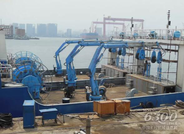 徐工CQZ105折臂式船用起重机