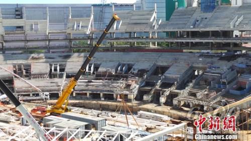 徐工起重机建设萨尔瓦多新水源竞技场。 李彦民摄