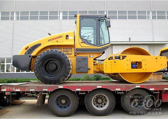 山推SR14MA单钢轮<a href=//product.d1cm.com/danganglun/ target=_blank>压路机</a>批量销往俄罗斯