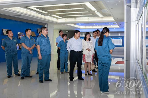 参观线上电竞星空长廊