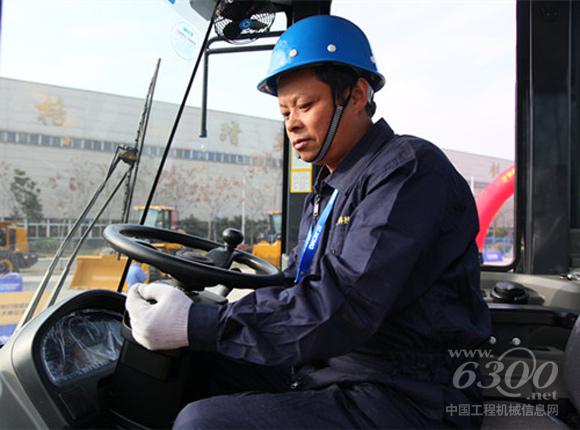 参赛者进行比赛