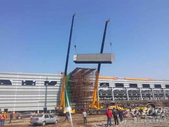 两台<a href=//product.d1cm.com/brand/xcmg/ target=_blank>徐工</a>G一代XCT25<a href=//product.d1cm.com/qichediao/ target=_blank>汽车起重机</a>