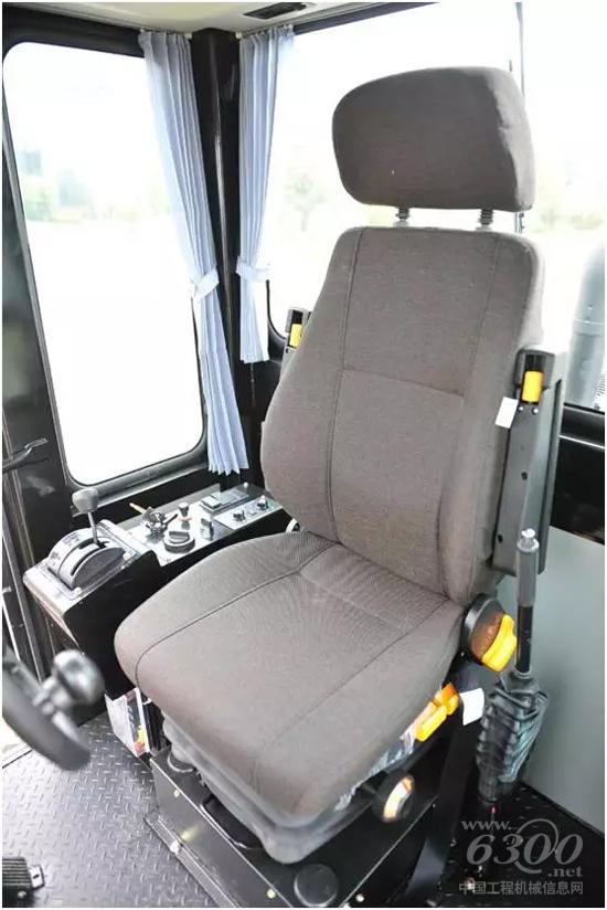 三一C8系列平地机操控系统