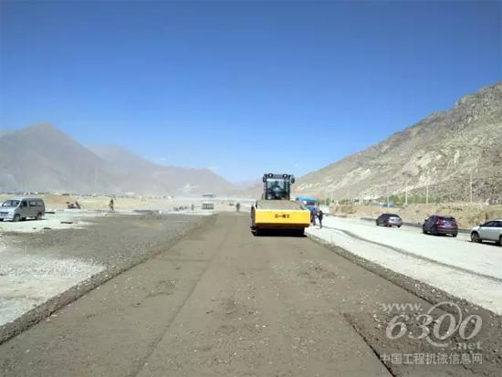 三一路机参与海拔最高环城路建设