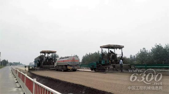 合宁高速扩改建项目中,徐工RP755摊铺机老骥伏枥,比翼双飞!