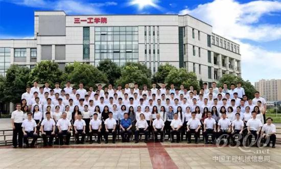 向文波寄语三一新人:树立远大理想,成就精彩人生