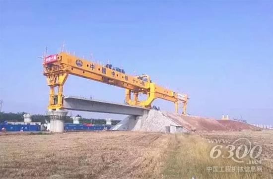 徐工“大黄蜂”顺利完成济青高铁首跨重任!