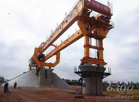 徐工“大黄蜂”顺利完成济青高铁首跨重任!