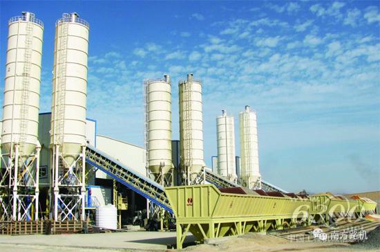 南方路机3套HZS 75混凝土搅拌设备在沙特 (MANWA公司)