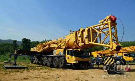 徐工全球首台八轴XCA1200全地面起重机