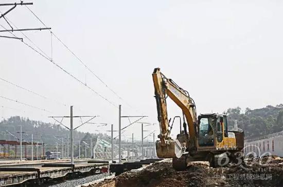 XE215D助力交通运输建设