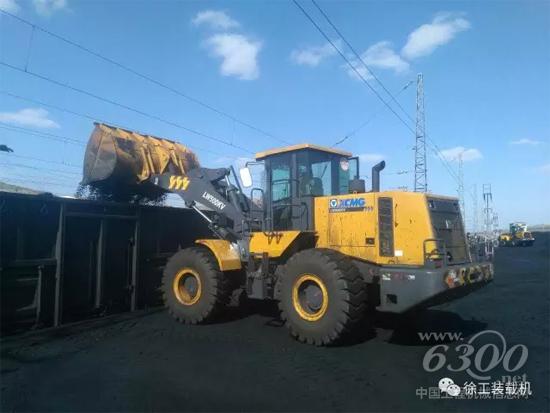 太行山旁，徐工V系列装载机奔波货场、煤场