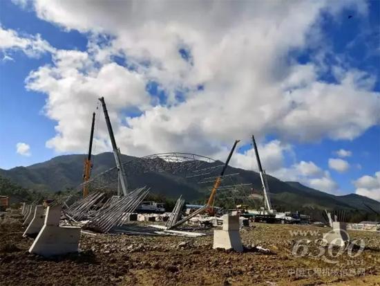 聚焦“一带一路” 赤道上发现最美徐工起重机