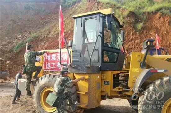 徐工装载机向建军90周年献礼！ 