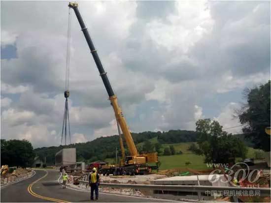 XCA300U在Waynesburg地区，完成水泥预制块吊装