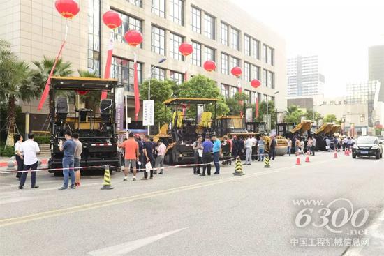 三一C8摊铺机华南区域首发仪式,销量破4000万元