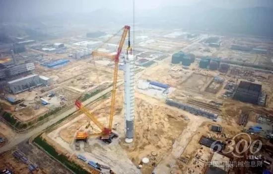 徐工4000吨<a href=//product.d1cm.com/lvdaidiao/ target=_blank>履带吊</a>在烟台首吊成功