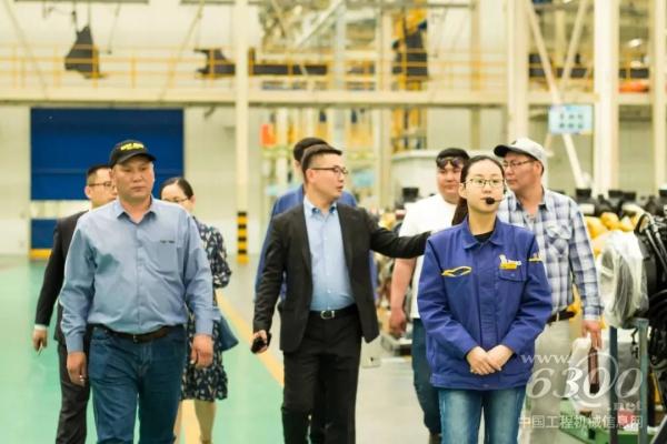 客户参观徐工大吨位装载机制造基地,感受大国智造