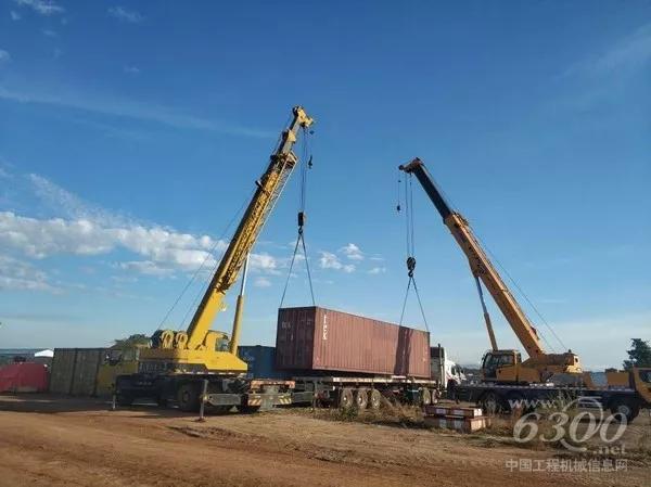 一台2007年生产的QY25E和一台2018年产的XCT35,同台吊装。