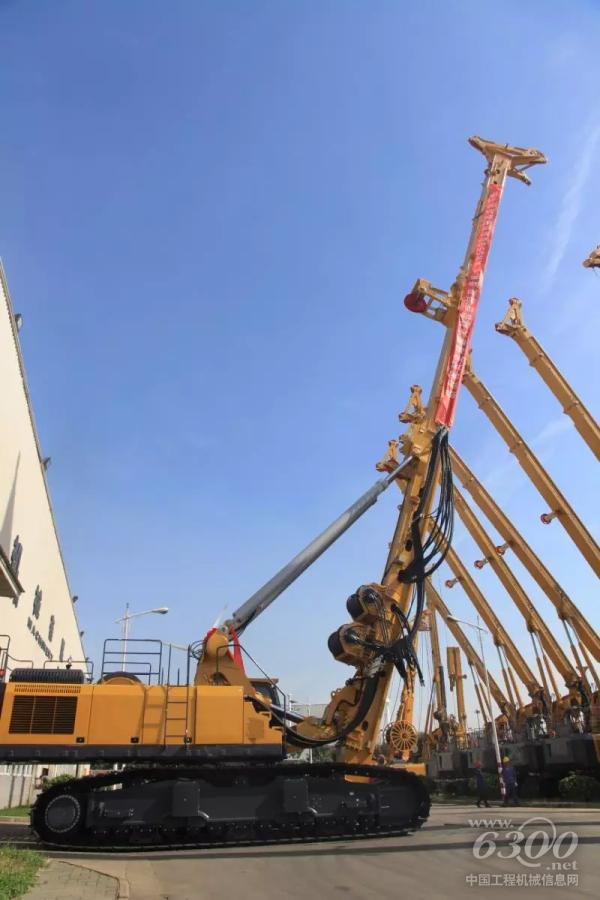2016年XR550D旋挖钻机成功下线