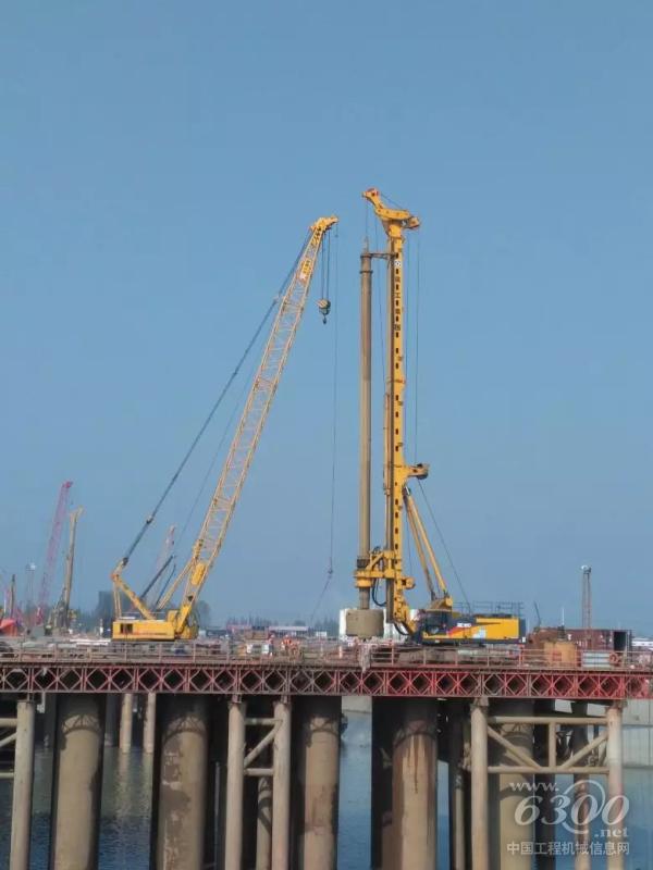 徐工XR550D旋挖钻机、<a href=//product.d1cm.com/lvdaidiao/ target=_blank>履带吊</a>助力武汉青山大桥