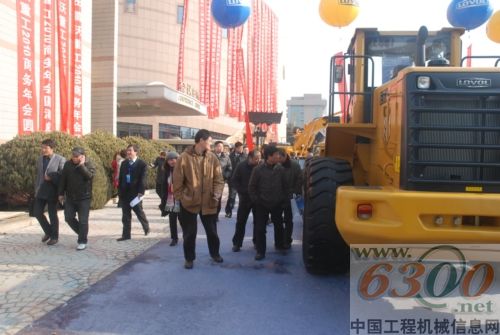 经销商关注雷沃etx装载机