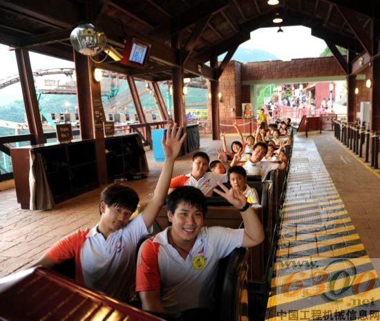 营员游览香港海洋公园