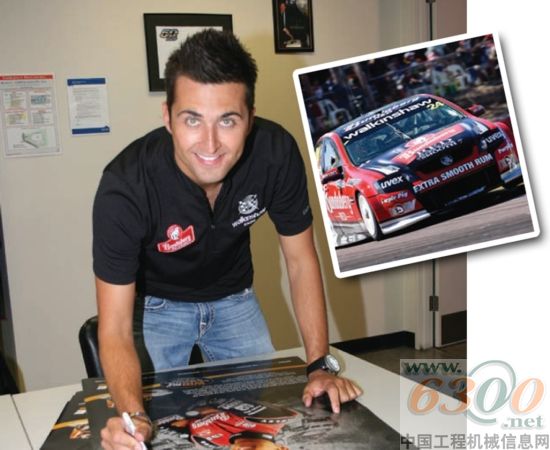 澳大利亚著名的 V8 赛车手Fabian Coulthard与凯斯