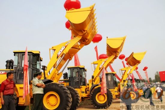 徐工设备助力徐州“亿吨大港”崛起