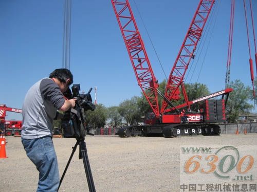 中国造起重机引来媒体关注