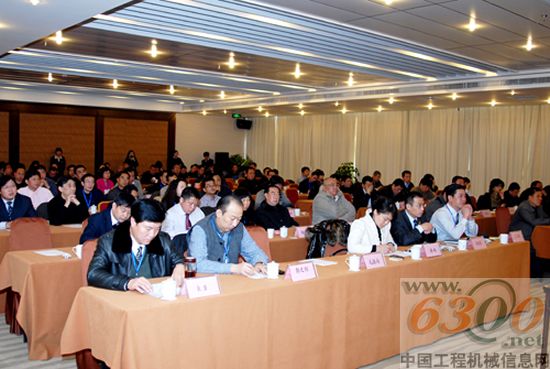 徐工随车公司召开2011年经销商年会暨新品推介会