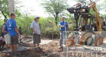 凯斯滑移装载机在海地支援重建