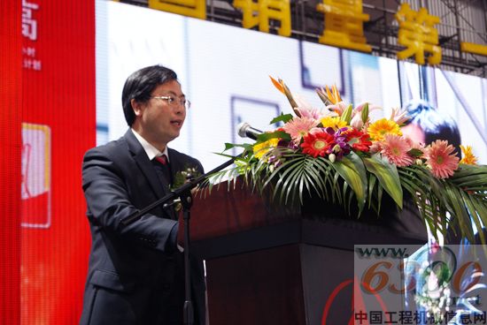 三一重机总经理戴晴华致辞并推出全新的品牌价值123承诺