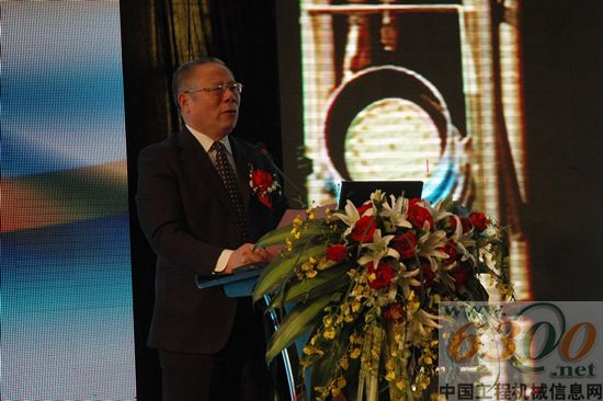 全国政协委员、湖南省政协副主席龙国键致欢迎辞