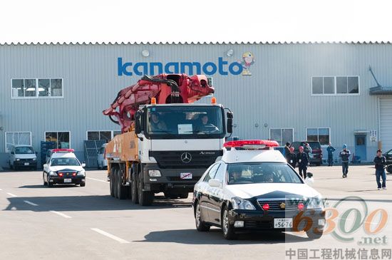 3月27日上午，泵车出发前往福岛核电站