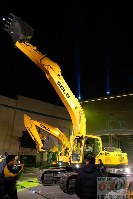 山东临工 两万台挖掘机生产基地