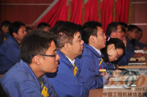 徐工集团干部职工收听收看党的十八大开幕盛况