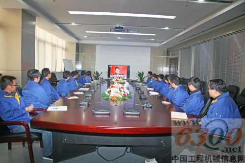 徐工集团干部职工收听收看党的十八大开幕盛况