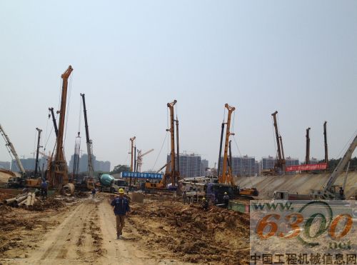 徐工,旋挖钻机,南方,火车站